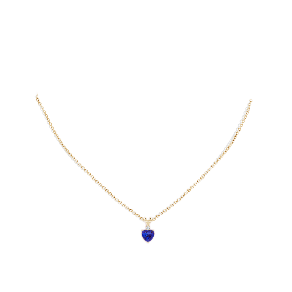 6mm AAAA Heart-Shaped Tanzanite V-Bale Pendant with Diamond in Yellow Gold pen