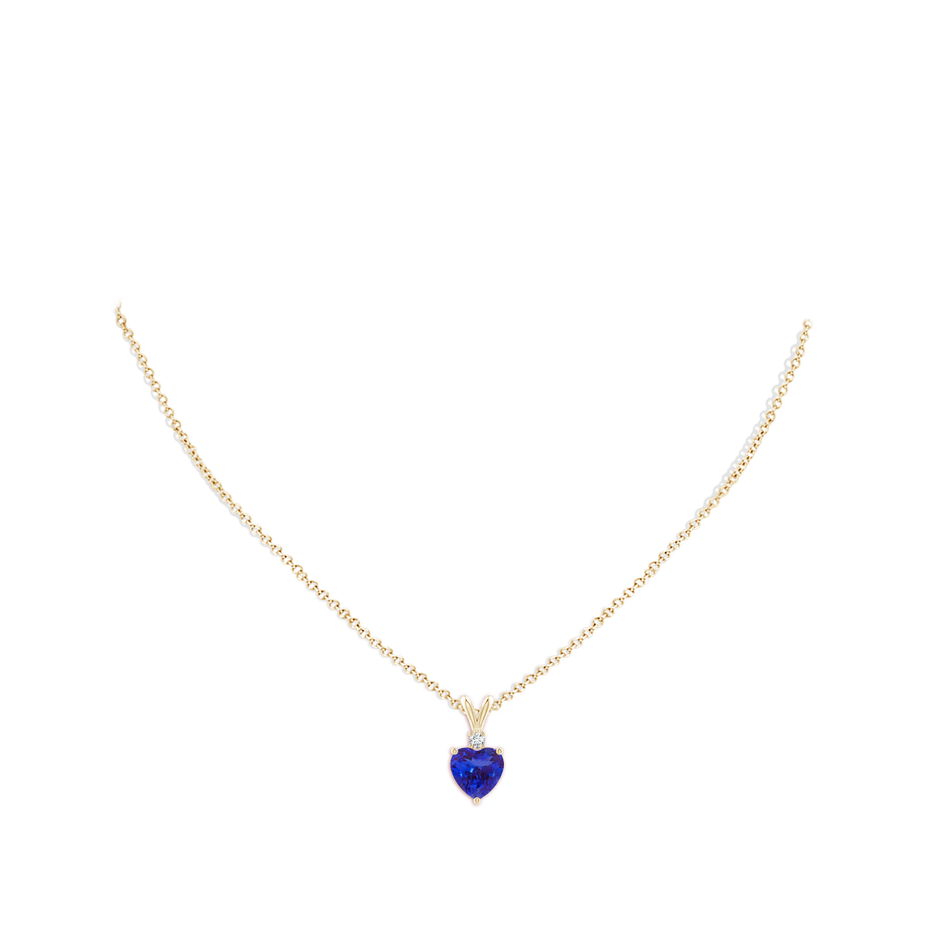 8mm AAAA Heart-Shaped Tanzanite V-Bale Pendant with Diamond in 18K Yellow Gold pen