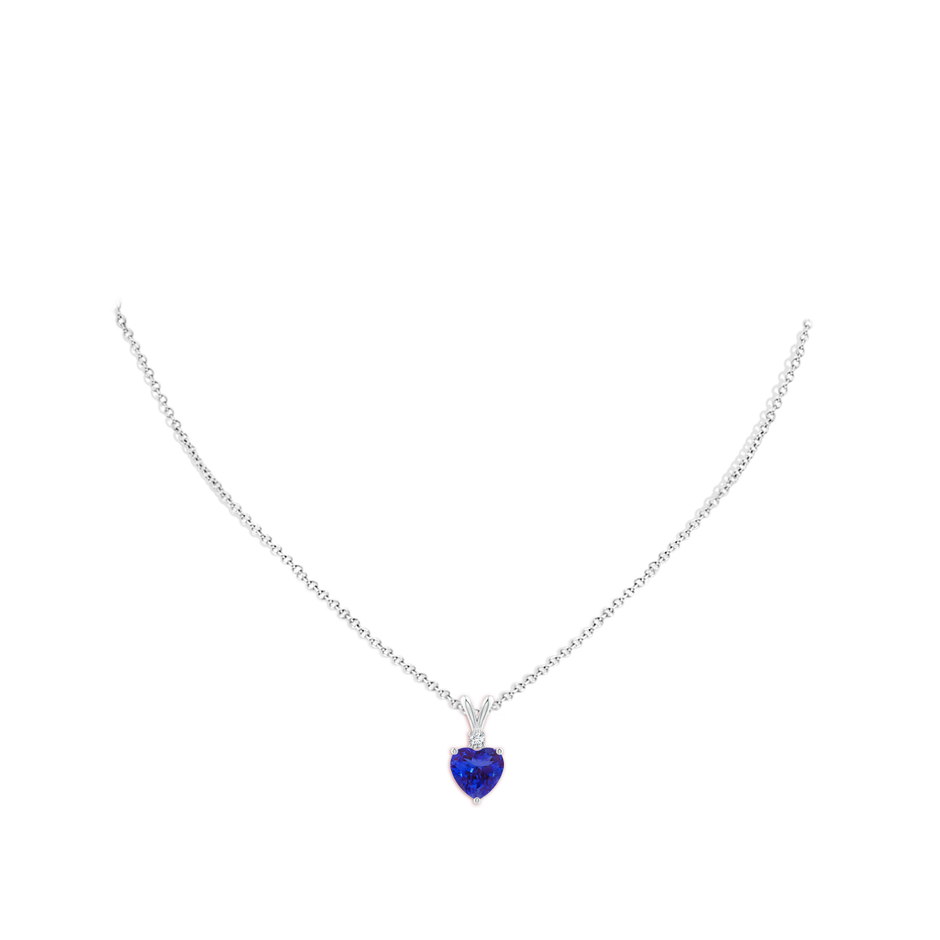 8mm AAAA Heart-Shaped Tanzanite V-Bale Pendant with Diamond in White Gold pen