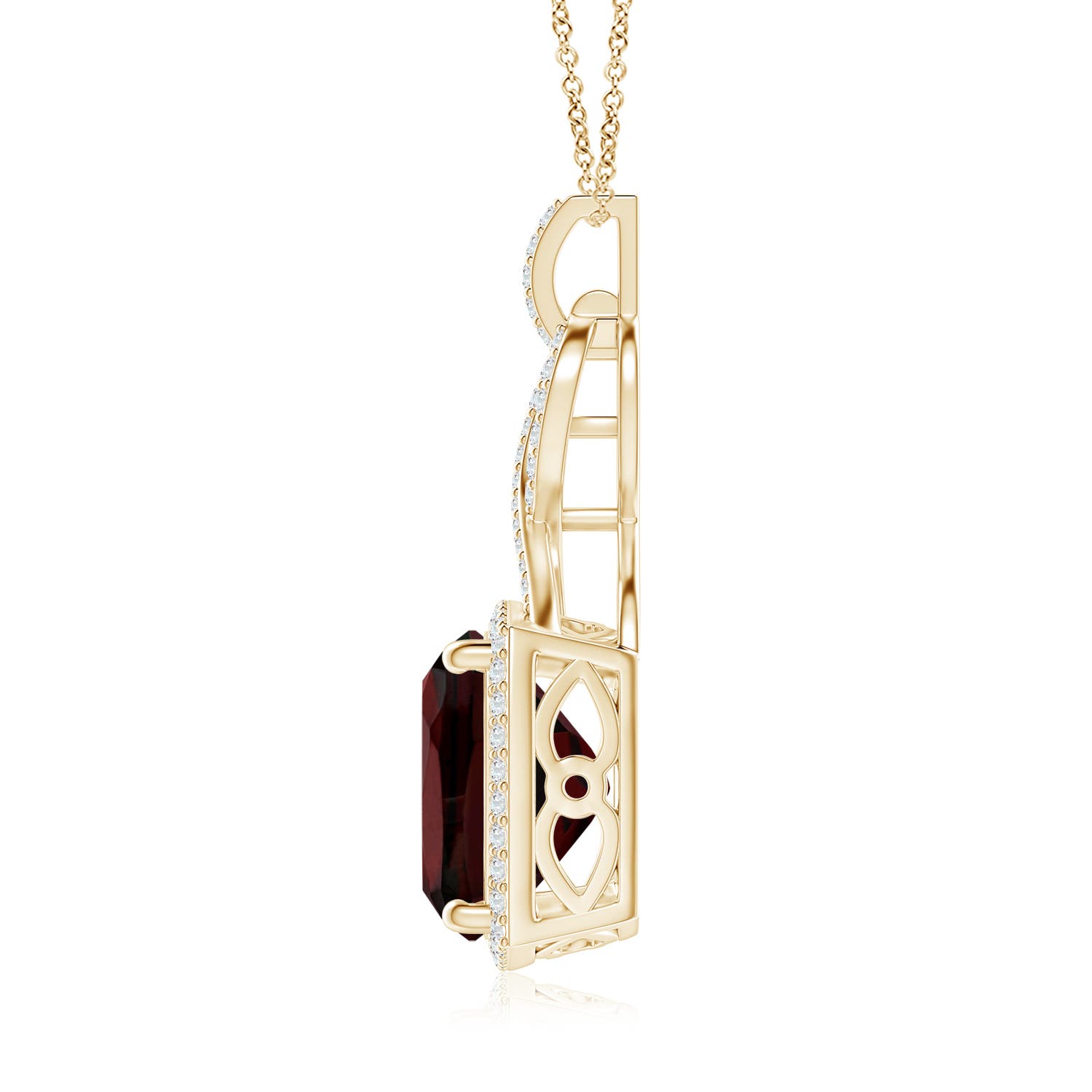 AA - Garnet / 8.49 CT / 14 KT Yellow Gold