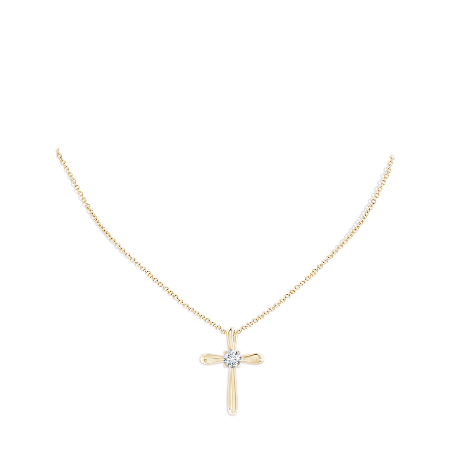 5.1mm GVS2 Twisted Cross Pendant with Diamond in Yellow Gold pen