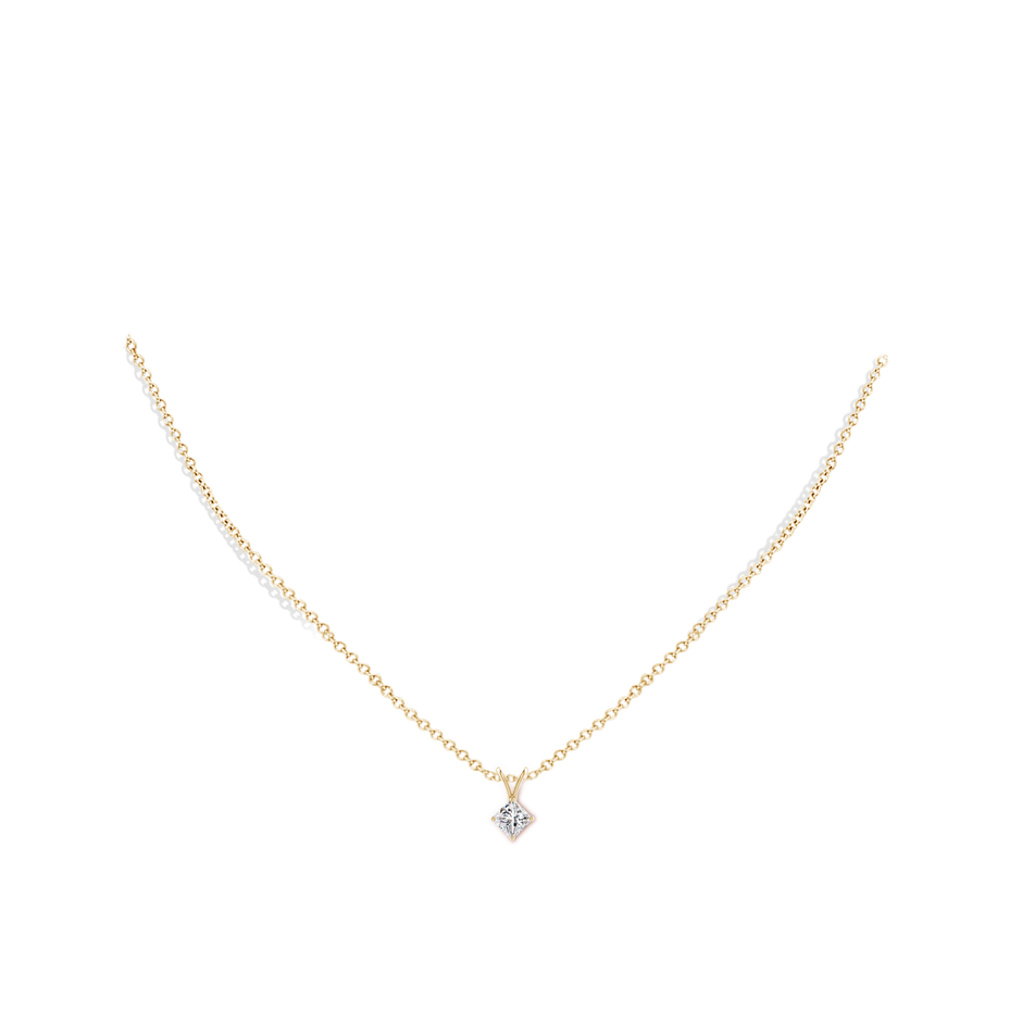5.5mm IJI1I2 Prong-Set Princess-Cut Diamond Solitaire V-Bale Pendant in Yellow Gold pen