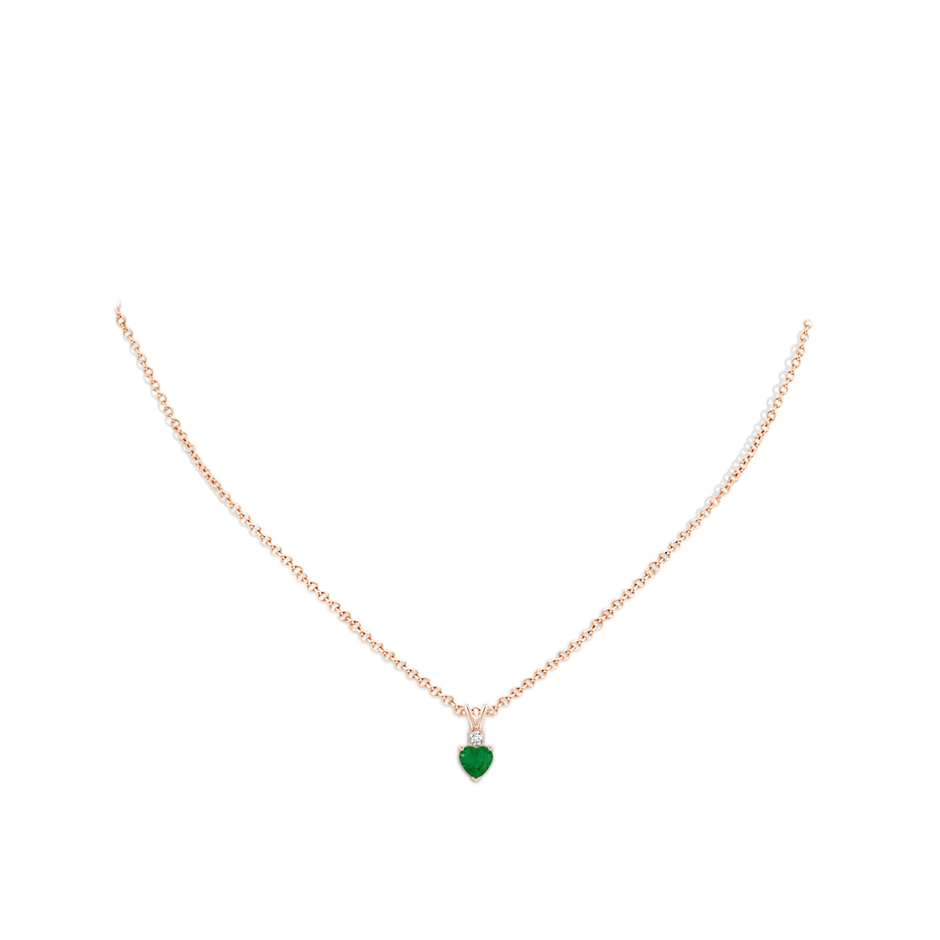 5mm A Heart-Shaped Emerald Rabbit Ear Bale Pendant in 9K Rose Gold body-neck