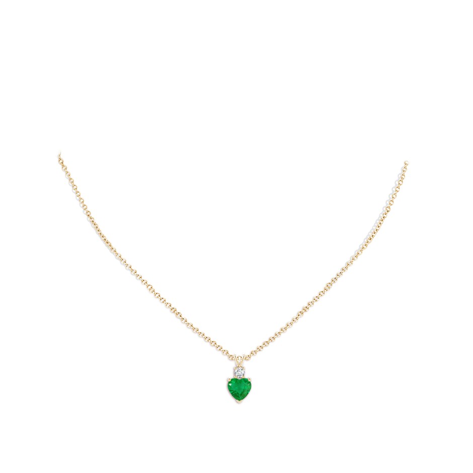 7mm AA Heart-Shaped Emerald Rabbit Ear Bale Pendant in Yellow Gold body-neck