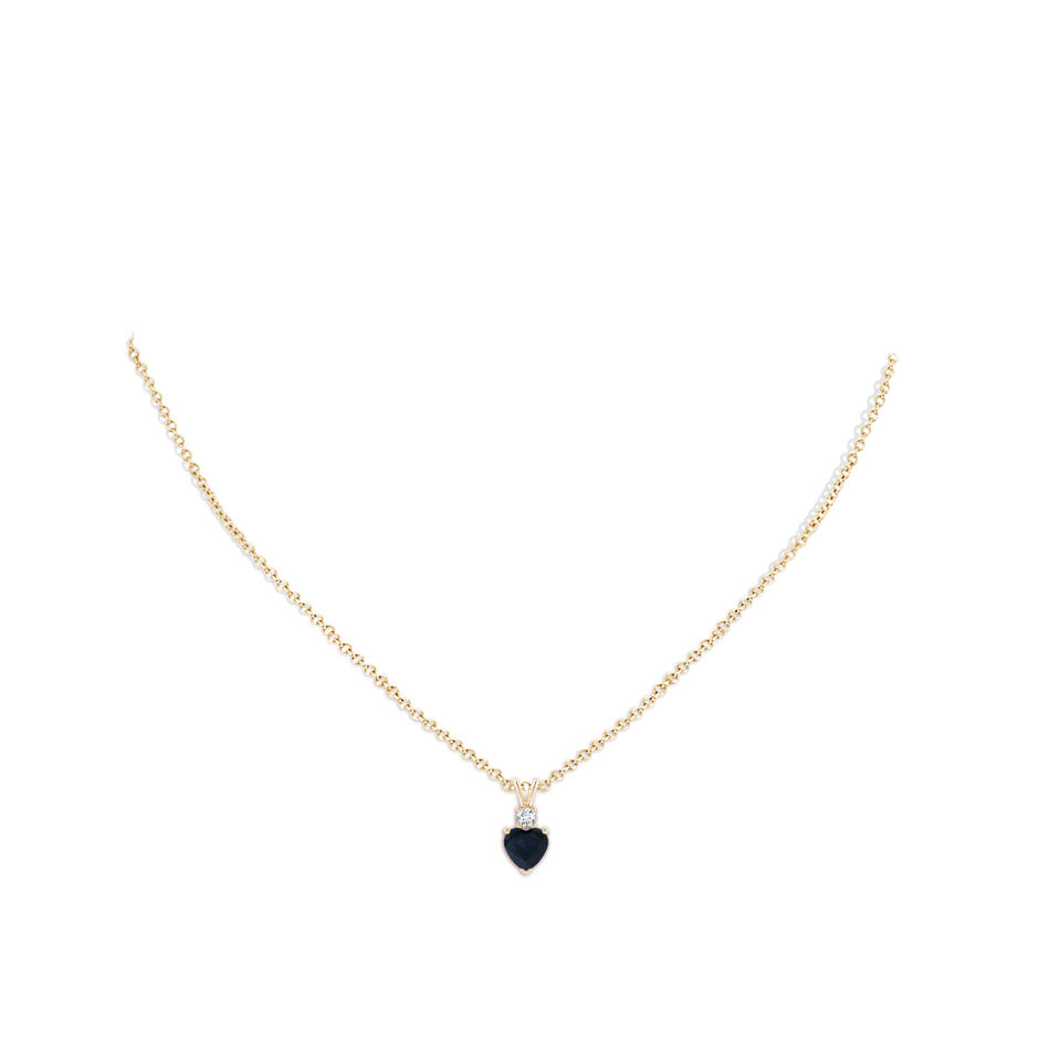 6mm A Heart-Shaped Sapphire Rabbit Ear Bale Pendant in Yellow Gold body-neck
