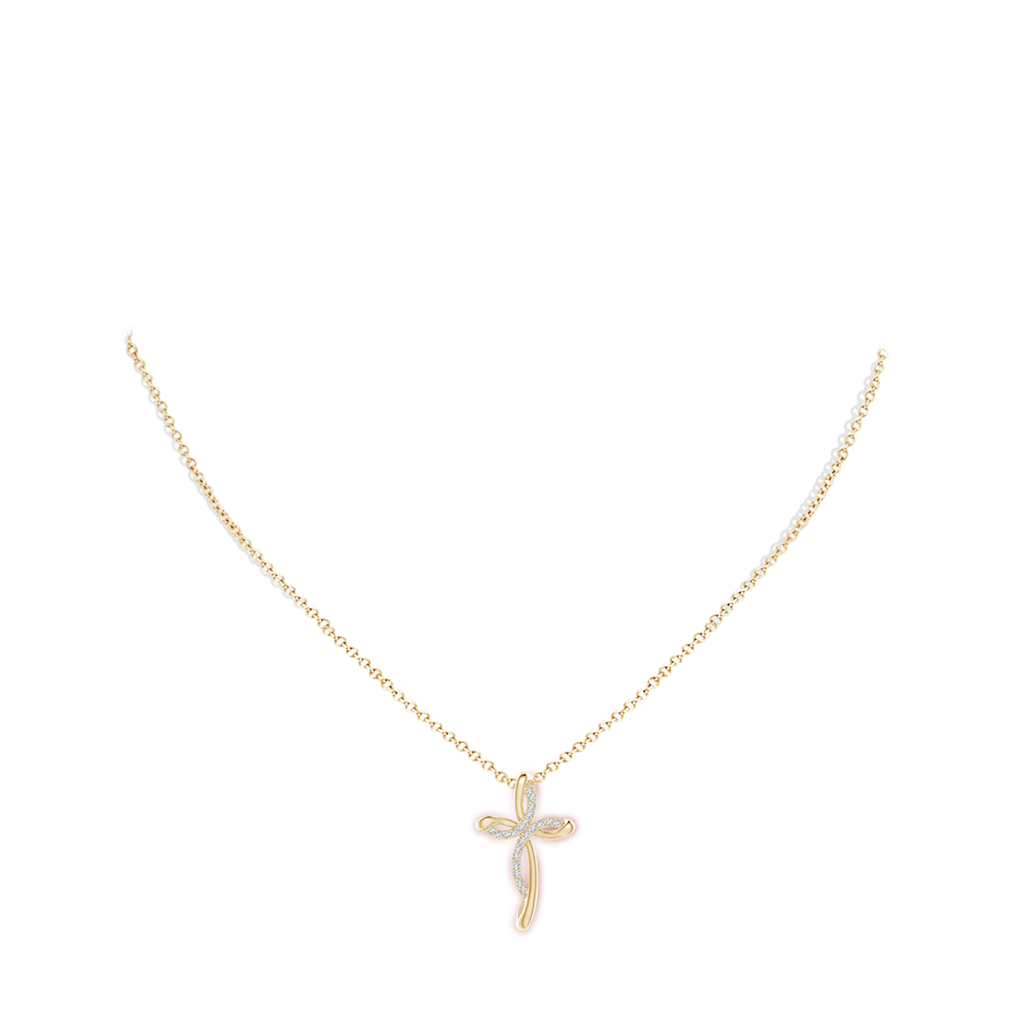 1.2mm GVS2 Diamond Ribbon Cross Pendant in 18K Yellow Gold pen