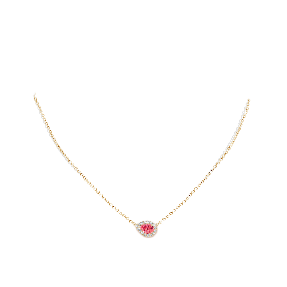 7x5mm AAAA Sideways Pear-Shaped Fancy Intense Pink Diamond Halo Pendant in Yellow Gold pen