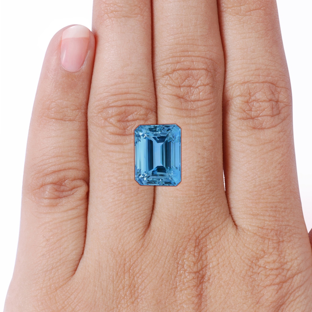 15.80x11.92x10.21mm AAAA Emerald-Cut GIA Certified Aquamarine Solitaire Pendant in 18K White Gold Stone-Body
