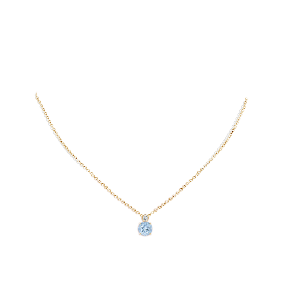 7mm AA Round Aquamarine Pendant with Bezel-Set Diamond in Yellow Gold pen