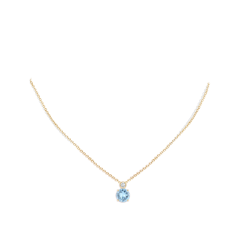 8mm AAA Round Aquamarine Pendant with Bezel-Set Diamond in Yellow Gold pen