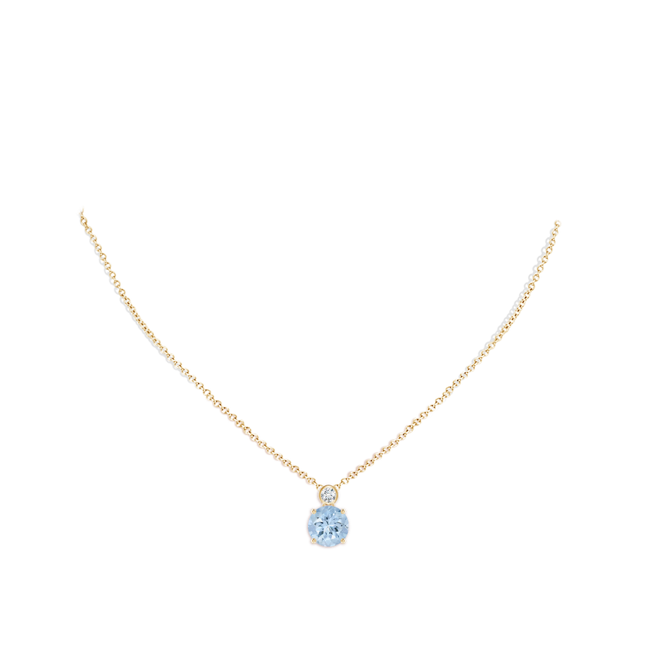 9mm AA Round Aquamarine Pendant with Bezel-Set Diamond in Yellow Gold pen