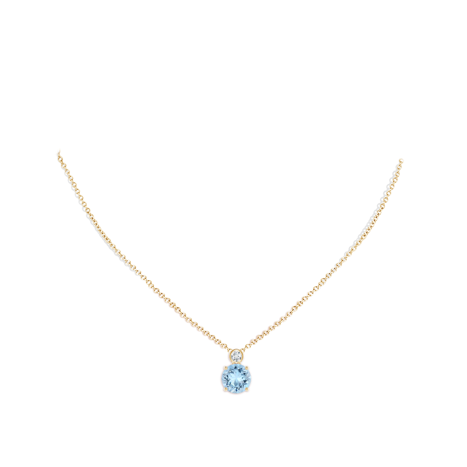9mm AAA Round Aquamarine Pendant with Bezel-Set Diamond in Yellow Gold pen