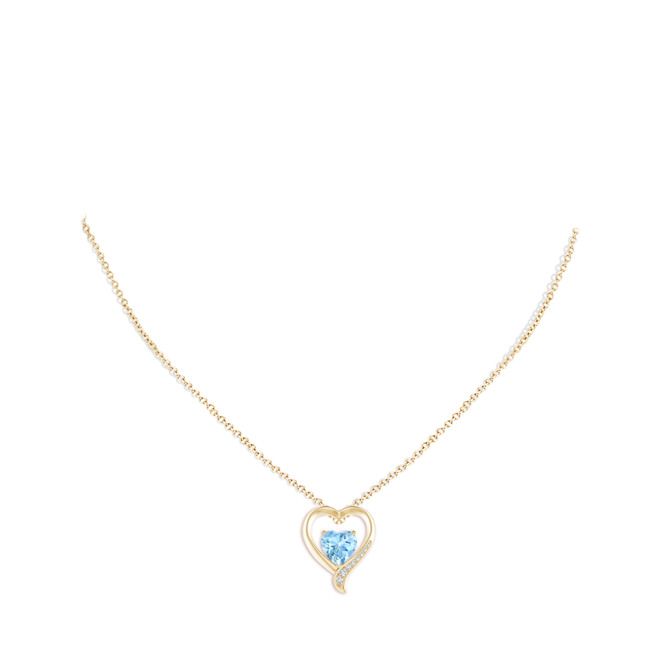 8mm AAAA Aquamarine and Diamond Open Heart Pendant in Yellow Gold pen