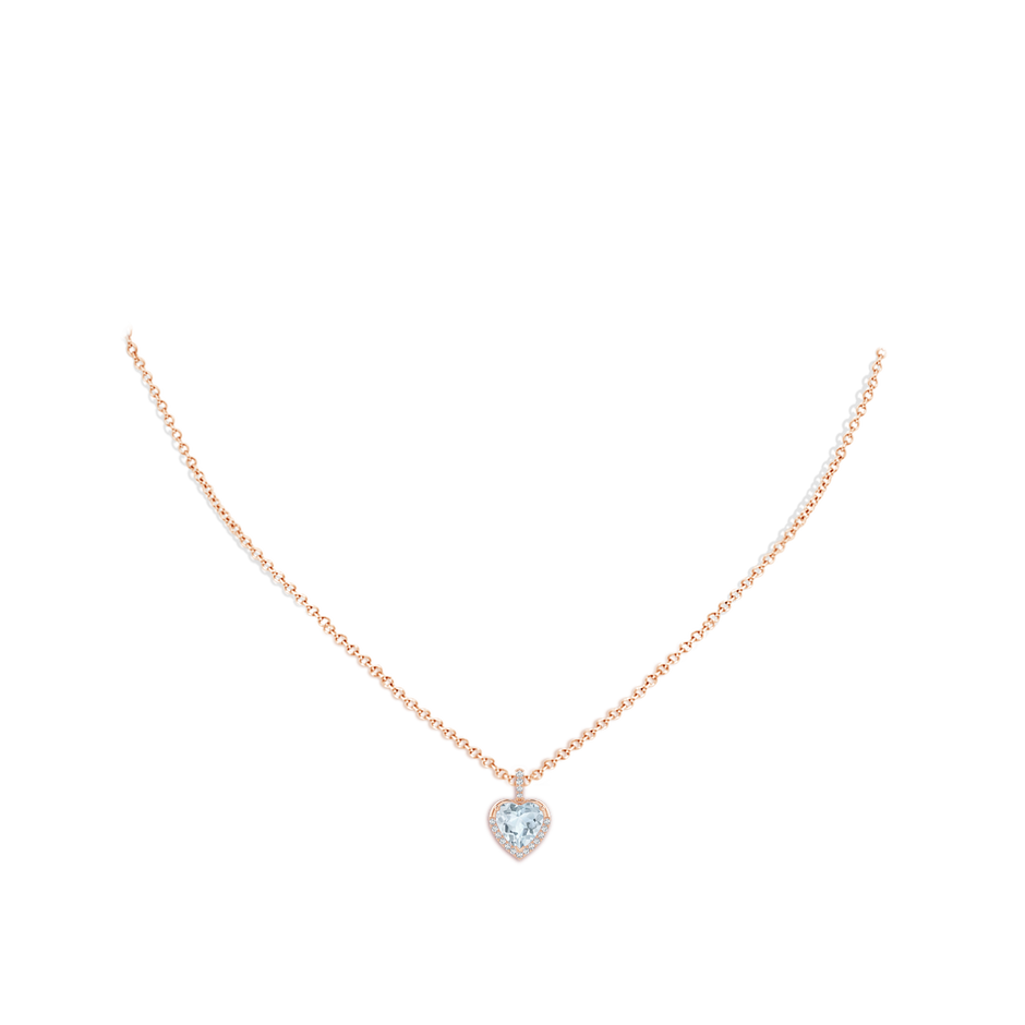 7mm A Heart-Shaped Aquamarine Halo Pendant in Rose Gold pen