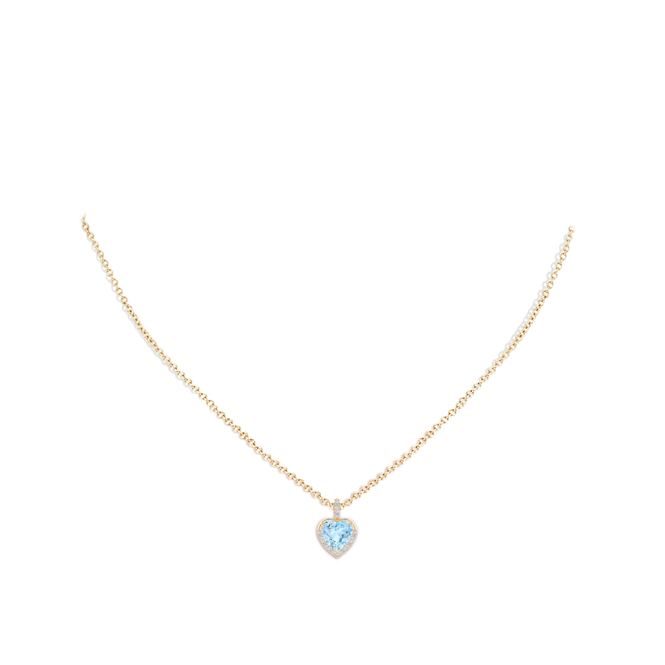 7mm AAA Heart-Shaped Aquamarine Halo Pendant in Yellow Gold pen