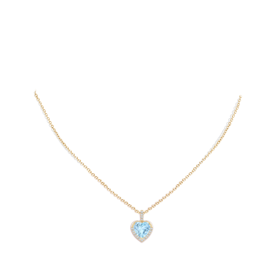 9mm AAA Heart-Shaped Aquamarine Halo Pendant in Yellow Gold pen