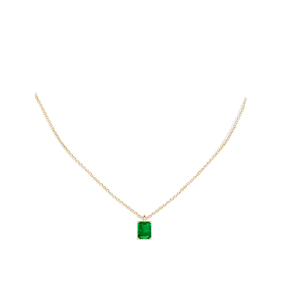 9x7mm AAAA Solitaire Emerald-Cut Emerald Classic Pendant in Yellow Gold pen