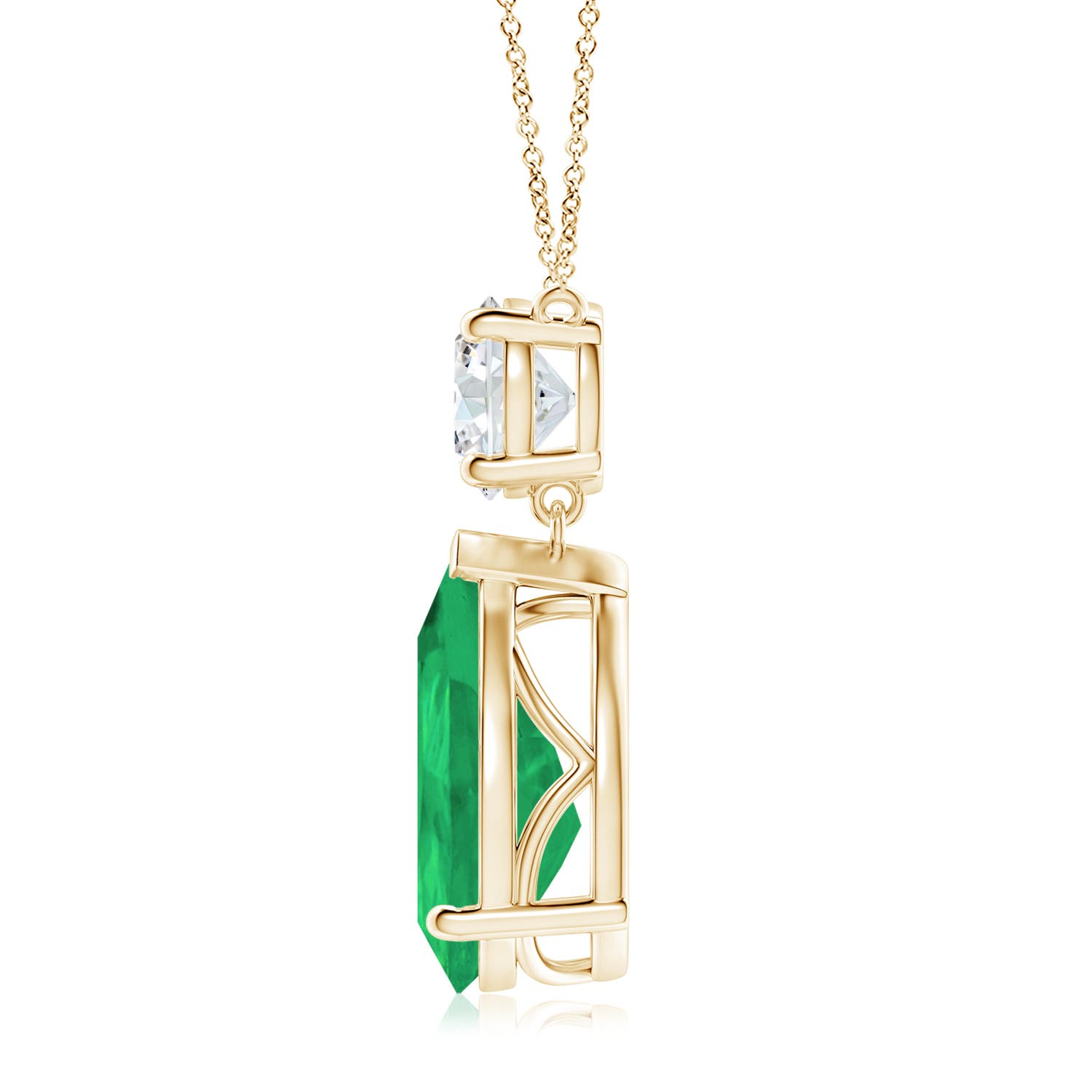 A - Emerald / 7.6 CT / 14 KT Yellow Gold