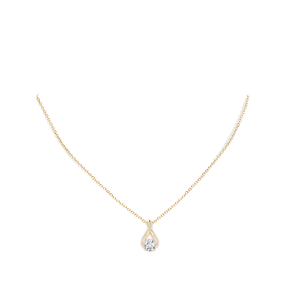 6.4mm GVS2 Round Diamond Infinity Twist Pendant with Accents in Yellow Gold pen