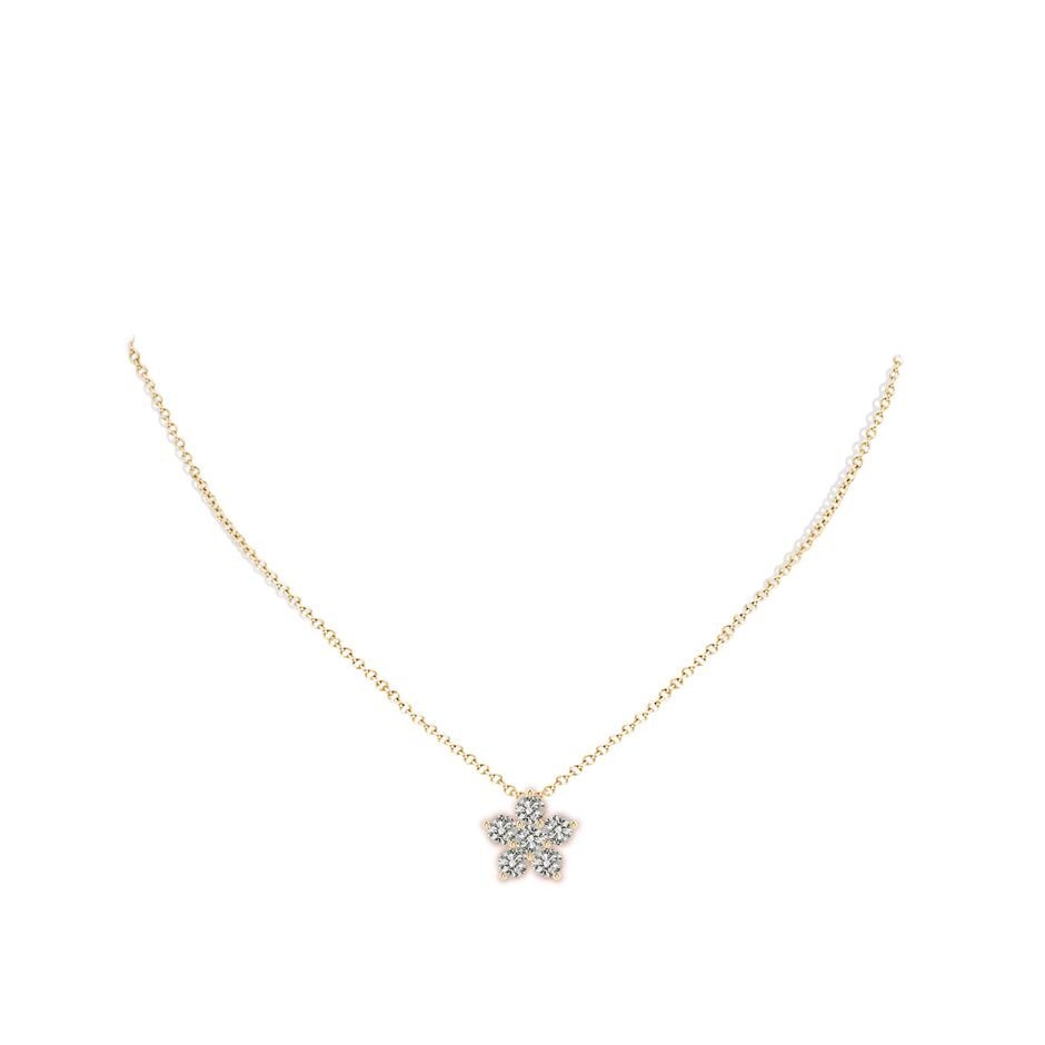 4.5mm KI3 Round Diamond Floral Cluster Pendant in Yellow Gold pen