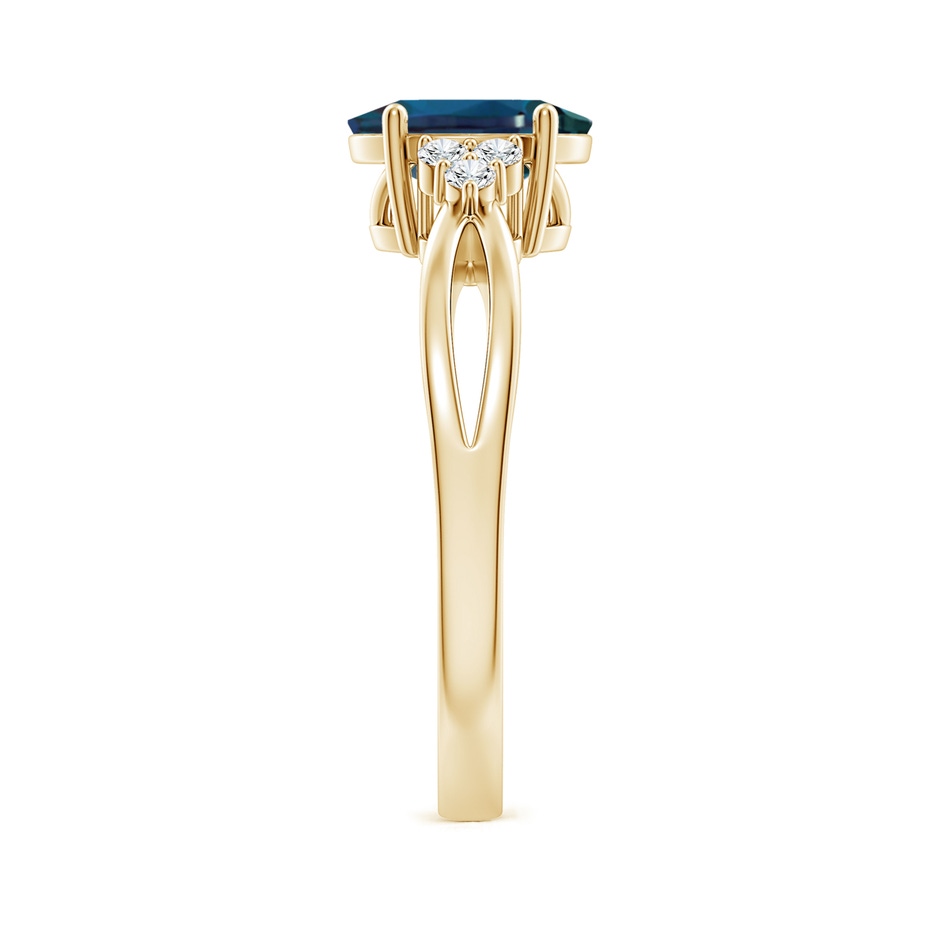 8x6mm Labgrown Oval Lab-Grown Alexandrite Split Shank Ring with Trio Diamonds in 18K Yellow Gold side 299