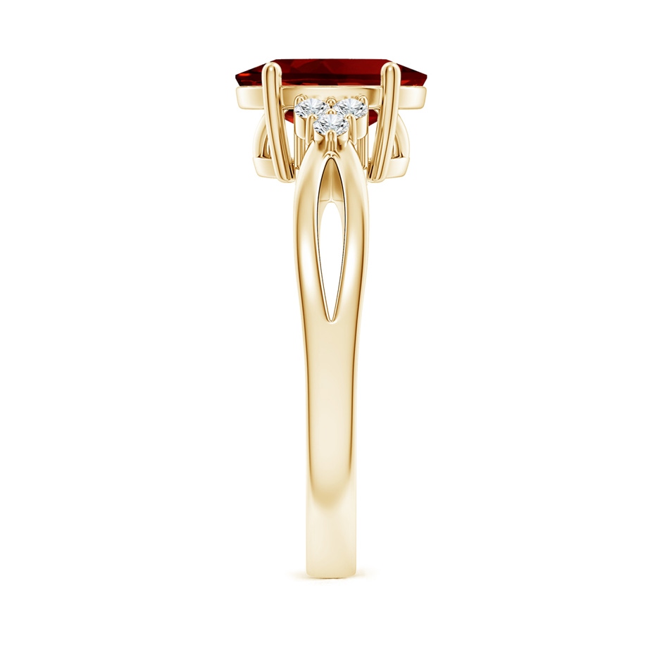 10x8mm Labgrown Lab-Grown Solitaire Oval Ruby Split Shank Ring with Trio Lab Diamonds in Yellow Gold side 299