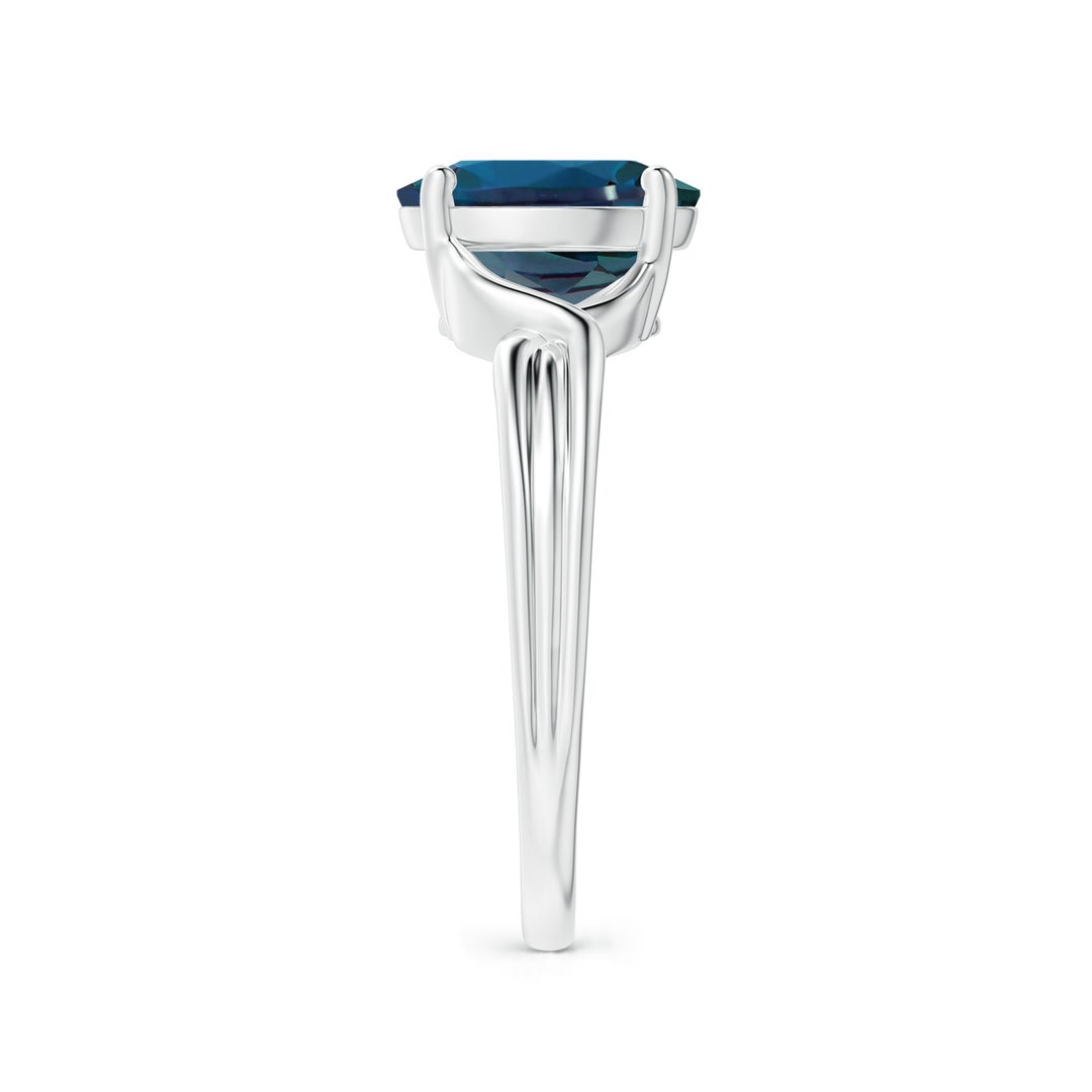 9x7mm Labgrown Classic Oval Lab-Grown Alexandrite Criss-Cross Cocktail Ring in White Gold - side 4