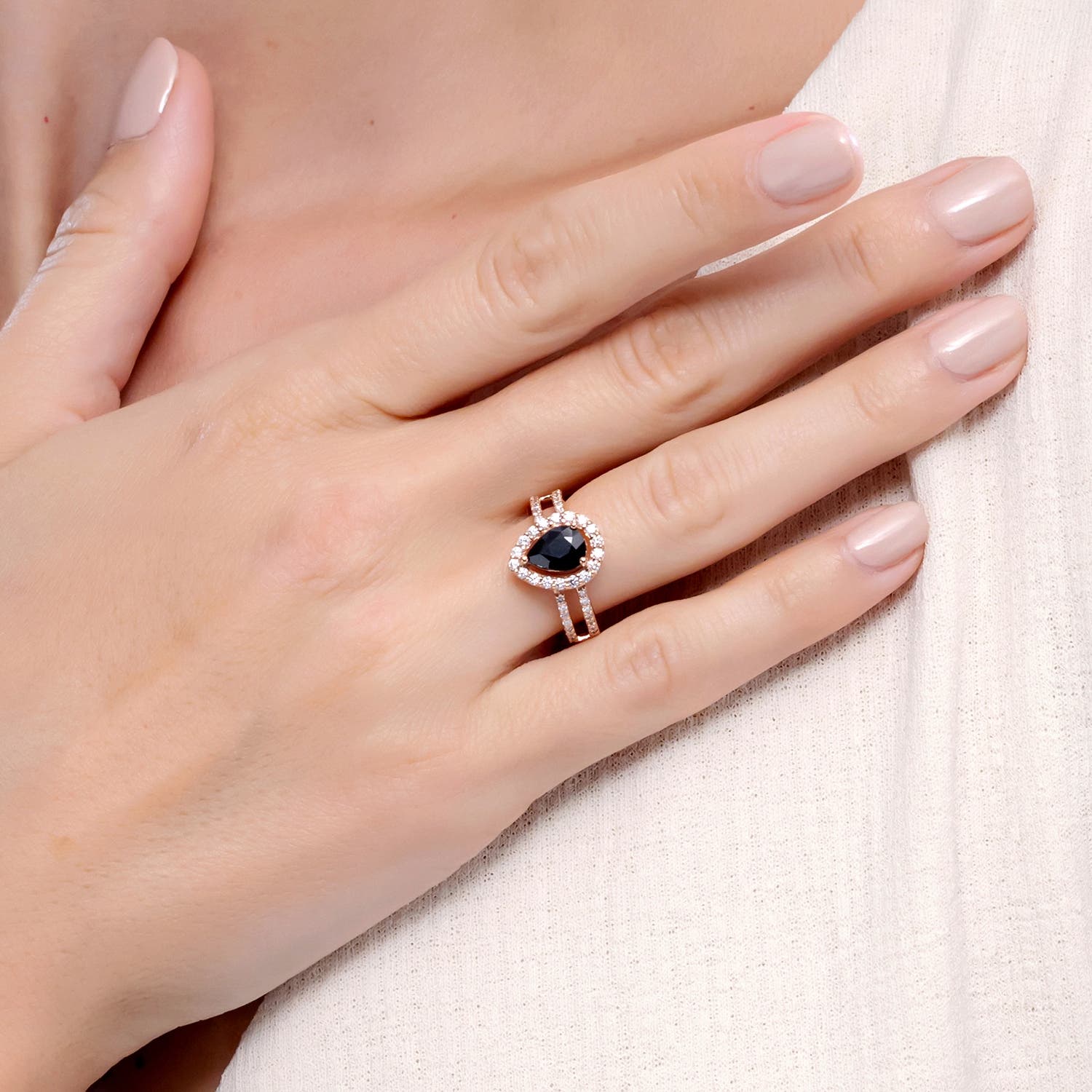 SR0107SD_N lifestyle image - lifestyle 4