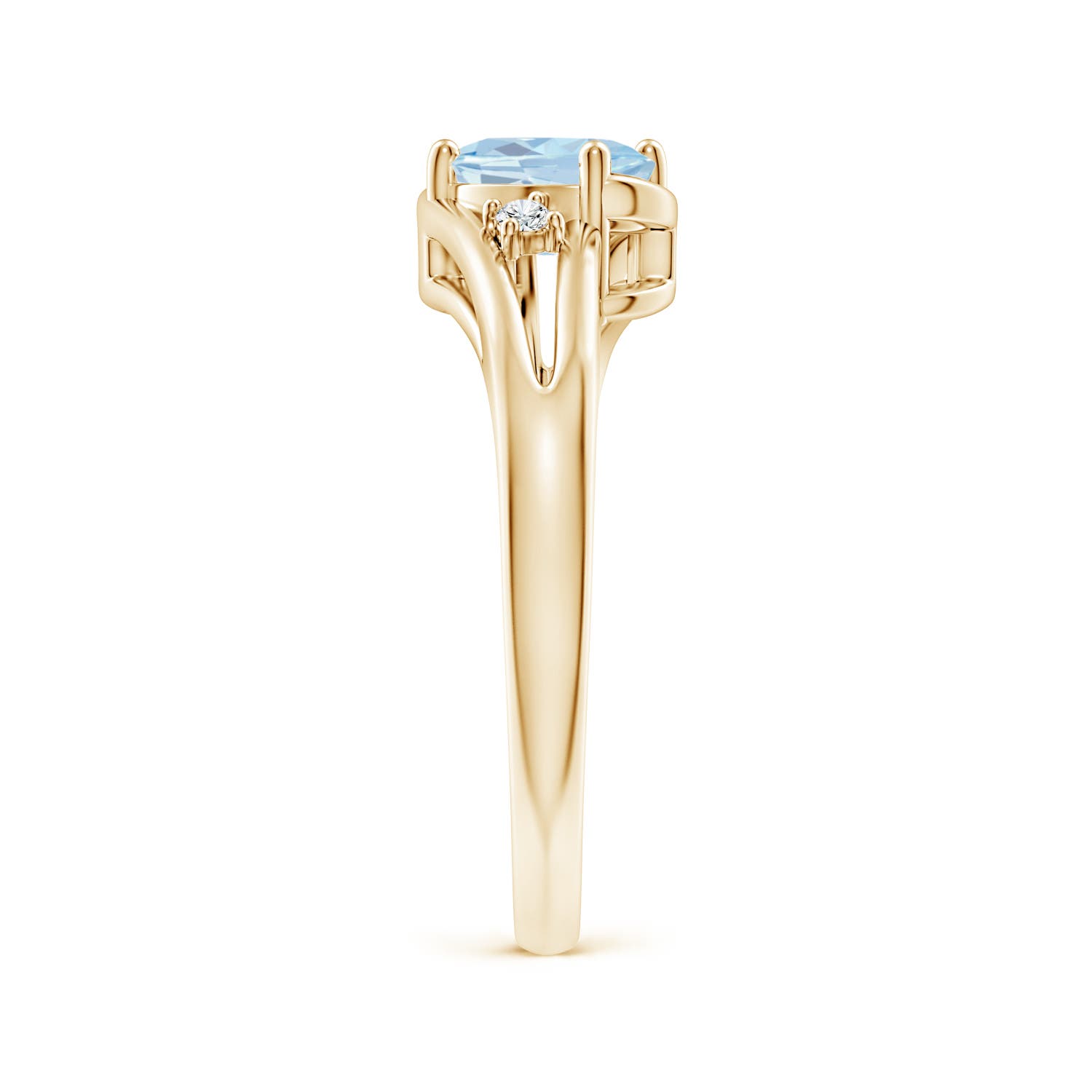 A - Aquamarine / 0.64 CT / 14 KT Yellow Gold