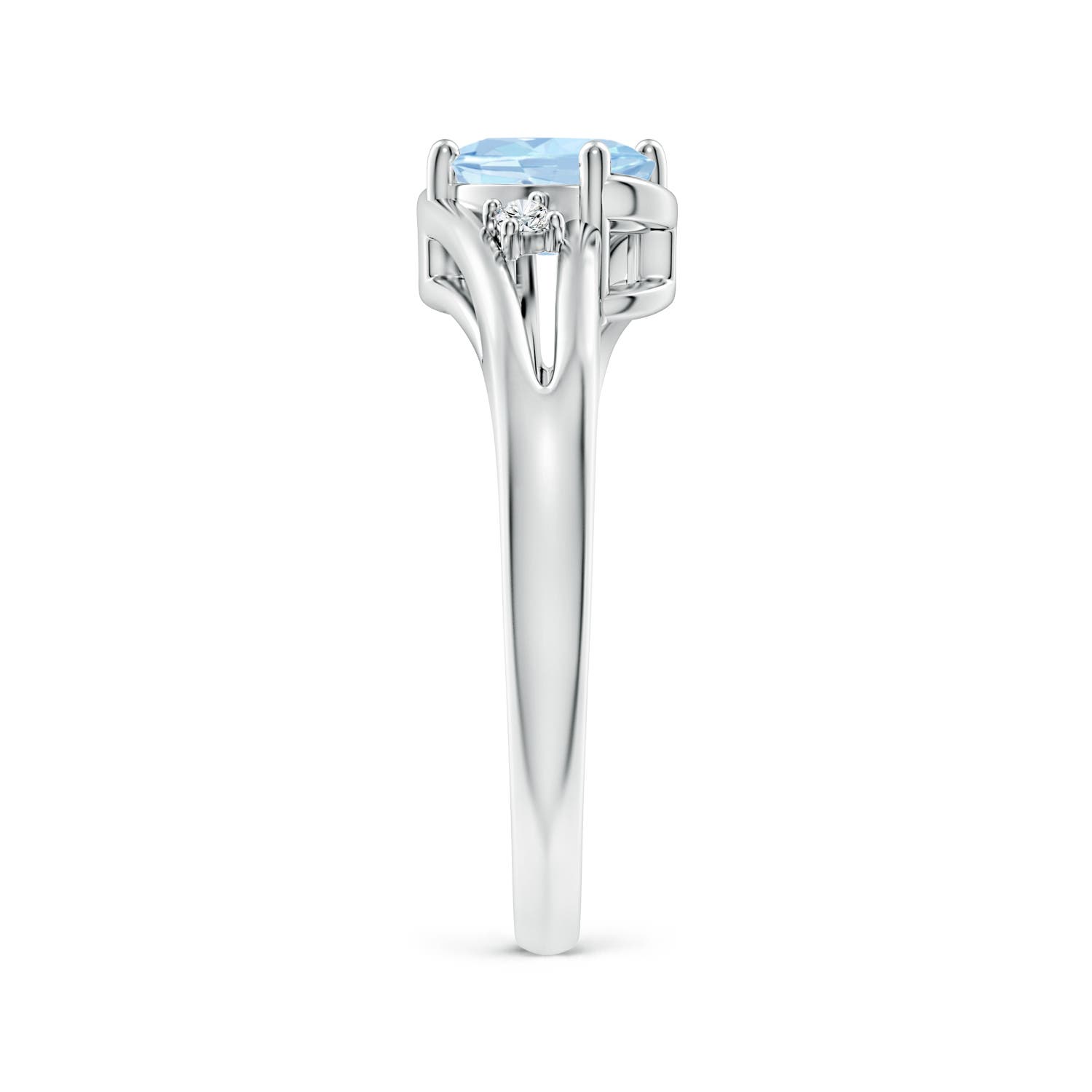 AA - Aquamarine / 0.64 CT / 14 KT White Gold