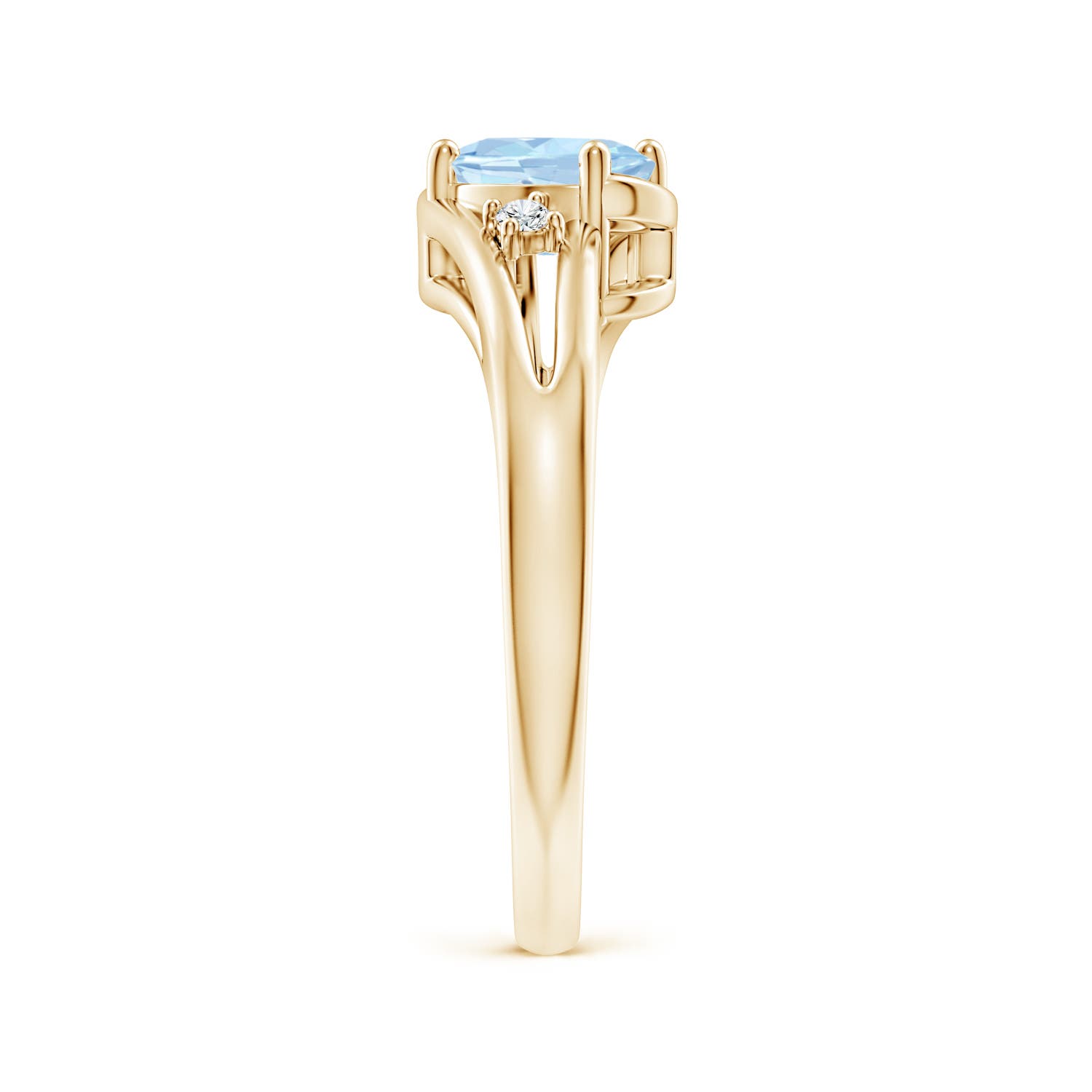 AA - Aquamarine / 0.64 CT / 14 KT Yellow Gold