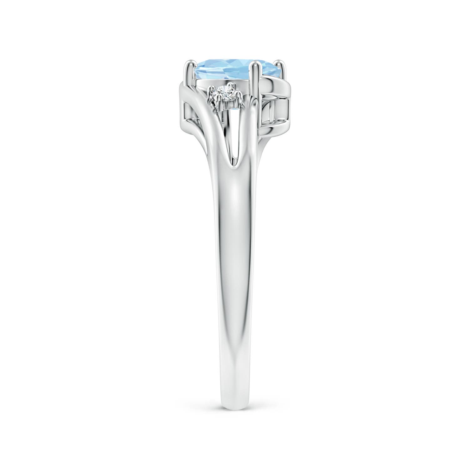 AAA - Aquamarine / 0.64 CT / 14 KT White Gold