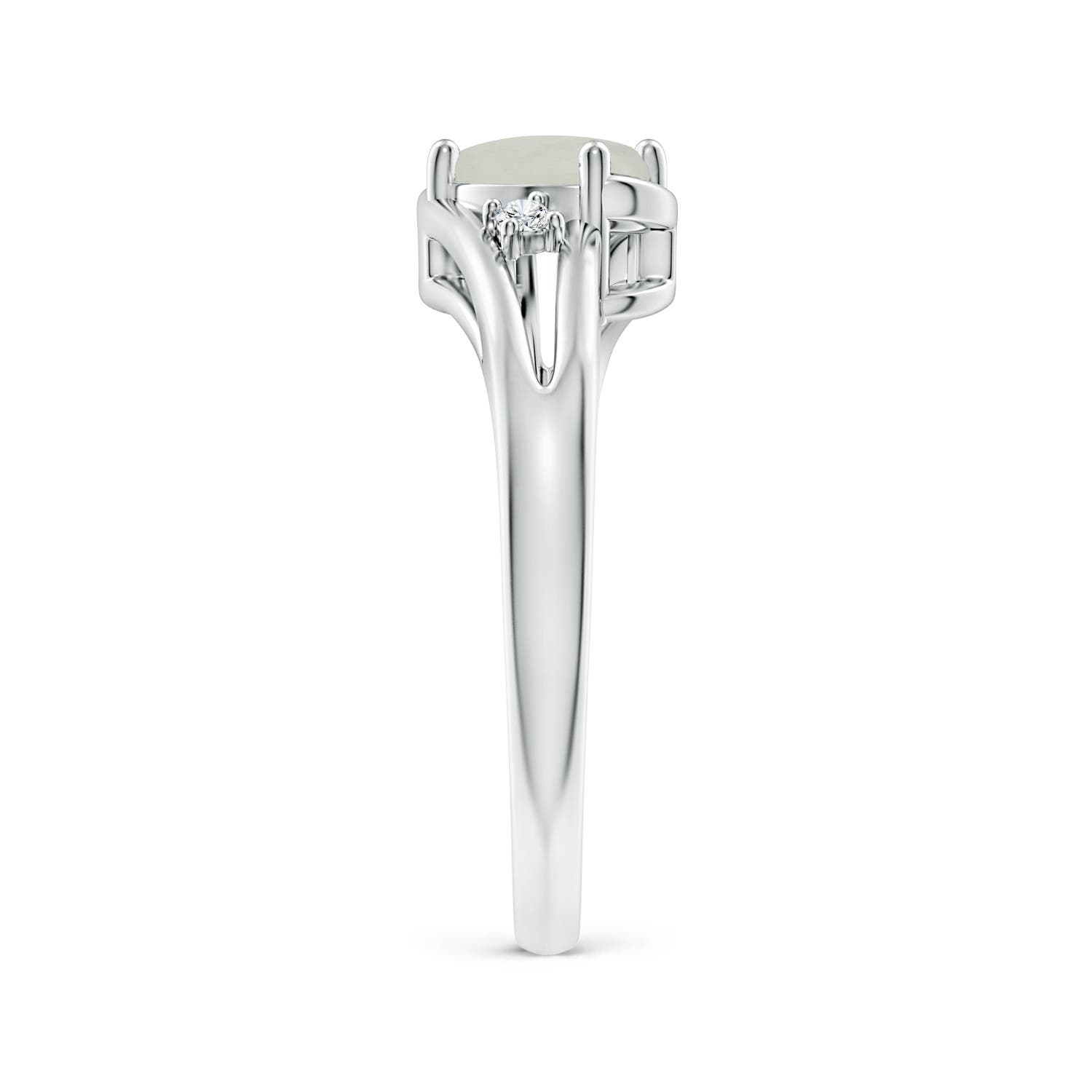 A - Moonstone / 0.72 CT / 14 KT White Gold