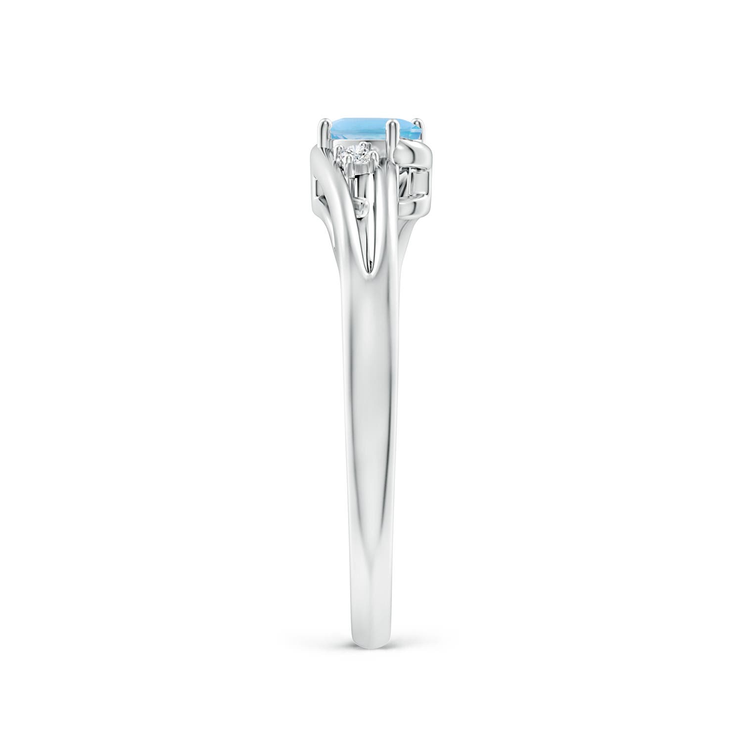 A - Swiss Blue Topaz / 0.29 CT / 14 KT White Gold