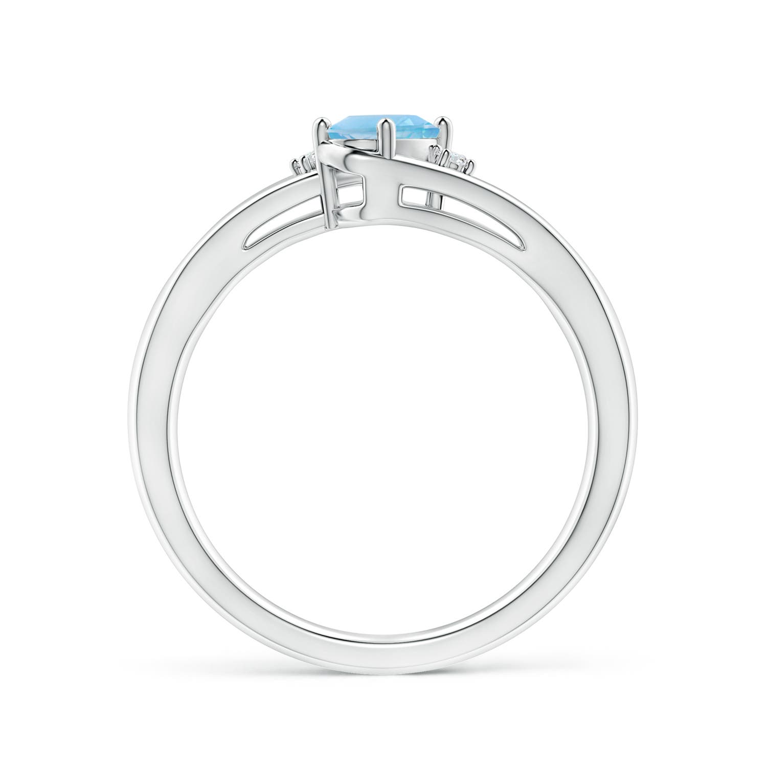 A - Swiss Blue Topaz / 0.56 CT / 14 KT White Gold