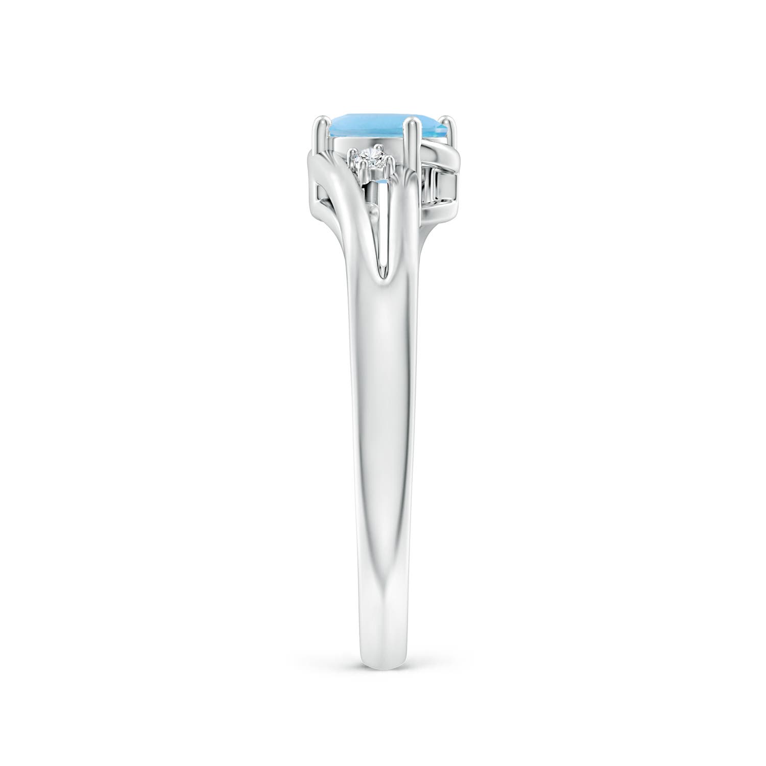 A - Swiss Blue Topaz / 0.56 CT / 14 KT White Gold