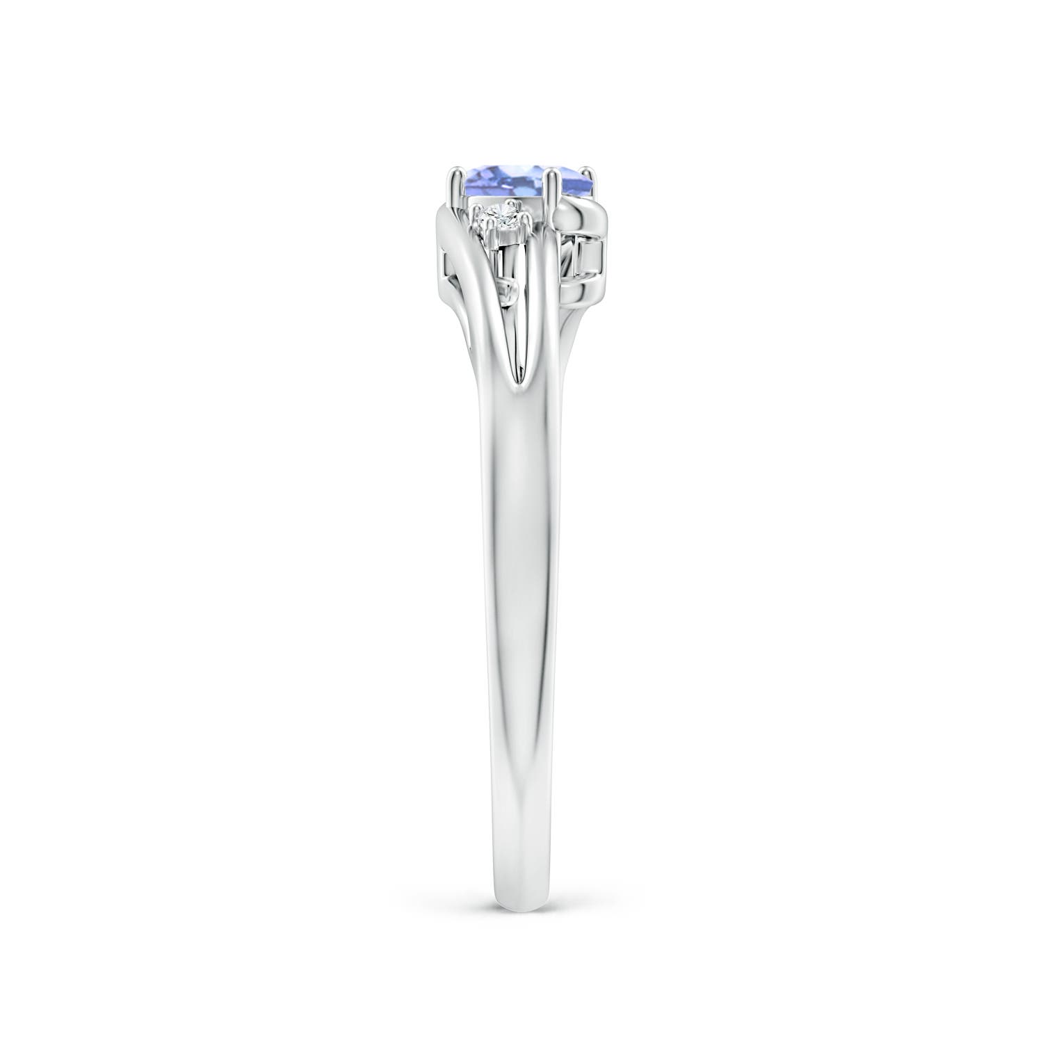 A - Tanzanite / 0.22 CT / 14 KT White Gold