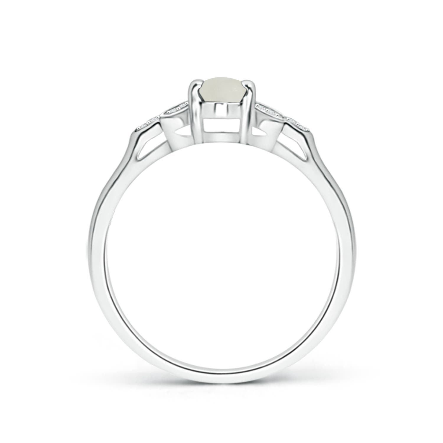 AAA - Moonstone / 0.43 CT / 14 KT White Gold