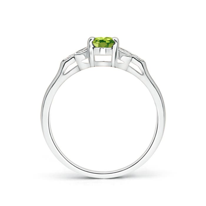 AAA - Peridot / 0.54 CT / 14 KT White Gold