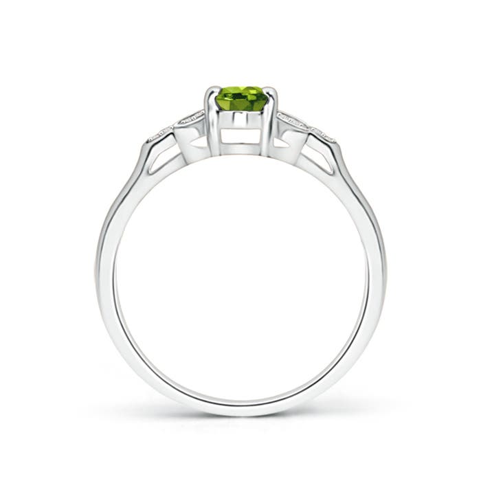 AAAA - Peridot / 0.54 CT / 14 KT White Gold