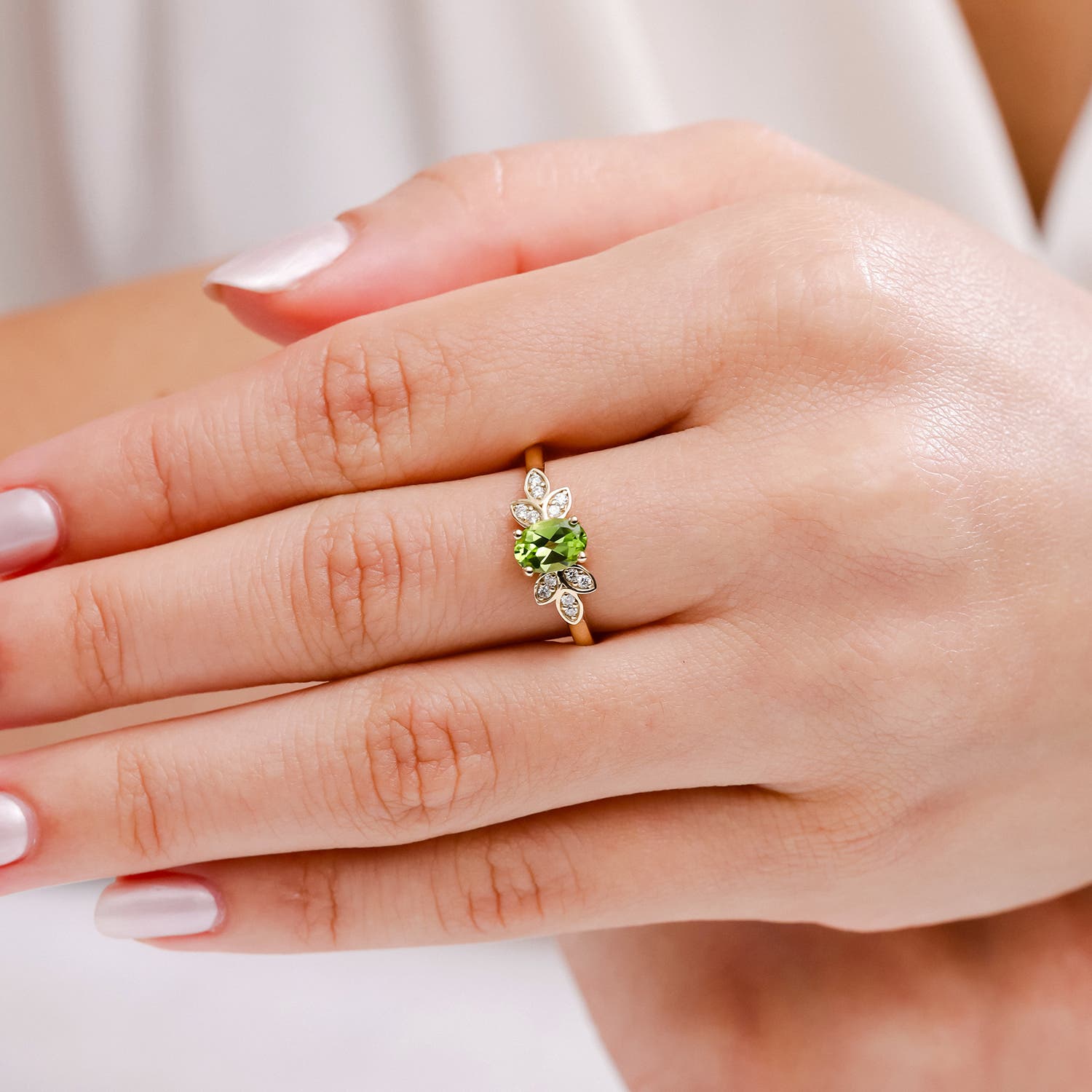 A - Peridot / 0.54 CT / 14 KT Yellow Gold