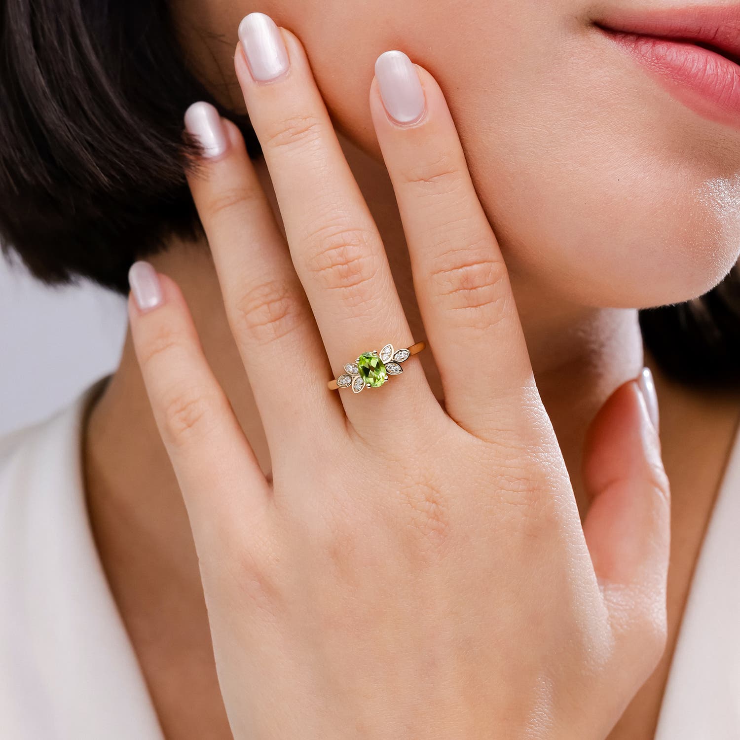 A - Peridot / 0.54 CT / 14 KT Yellow Gold