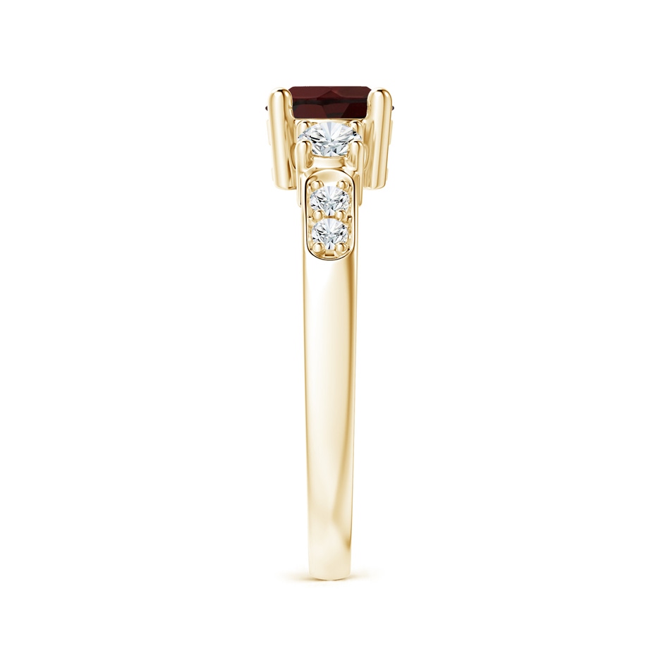 6mm A Three Stone Garnet and Diamond Ring in Yellow Gold side-2