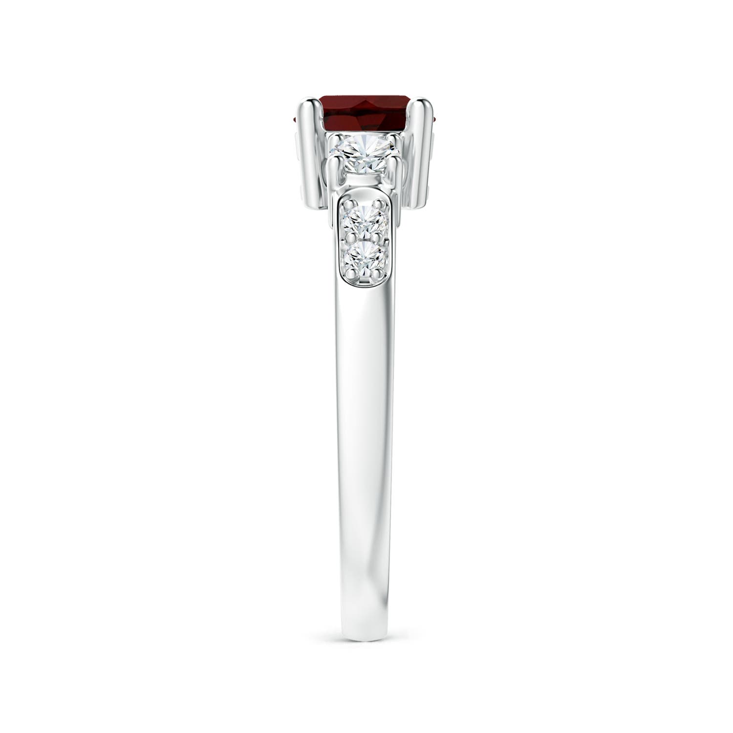 AA - Garnet / 1.33 CT / 14 KT White Gold