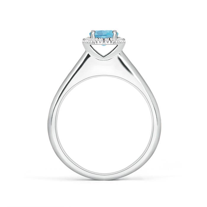 A - Swiss Blue Topaz / 0.68 CT / 14 KT White Gold