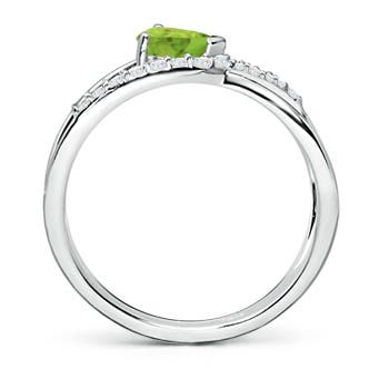 AA - Peridot / 0.62 CT / 14 KT White Gold