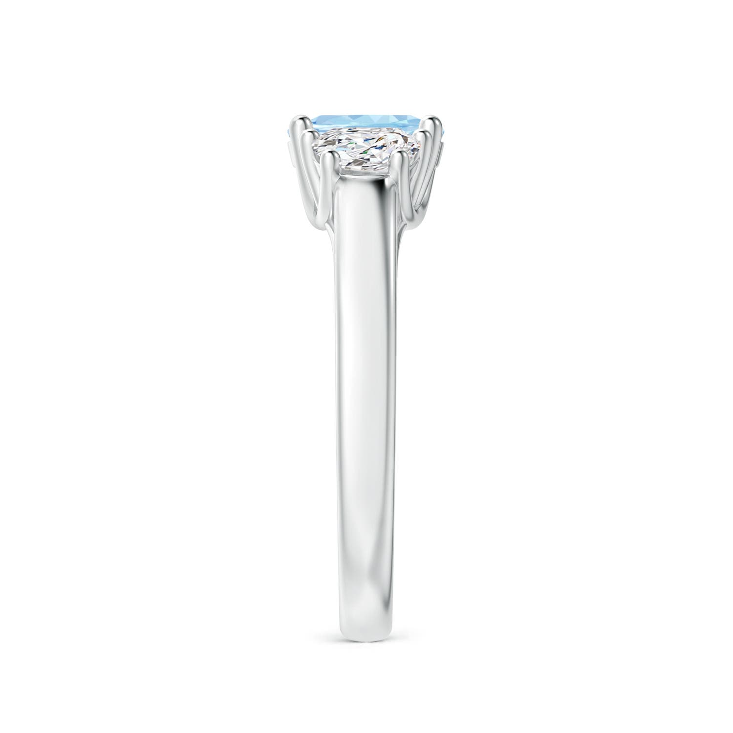 AAA - Aquamarine / 0.92 CT / 14 KT White Gold