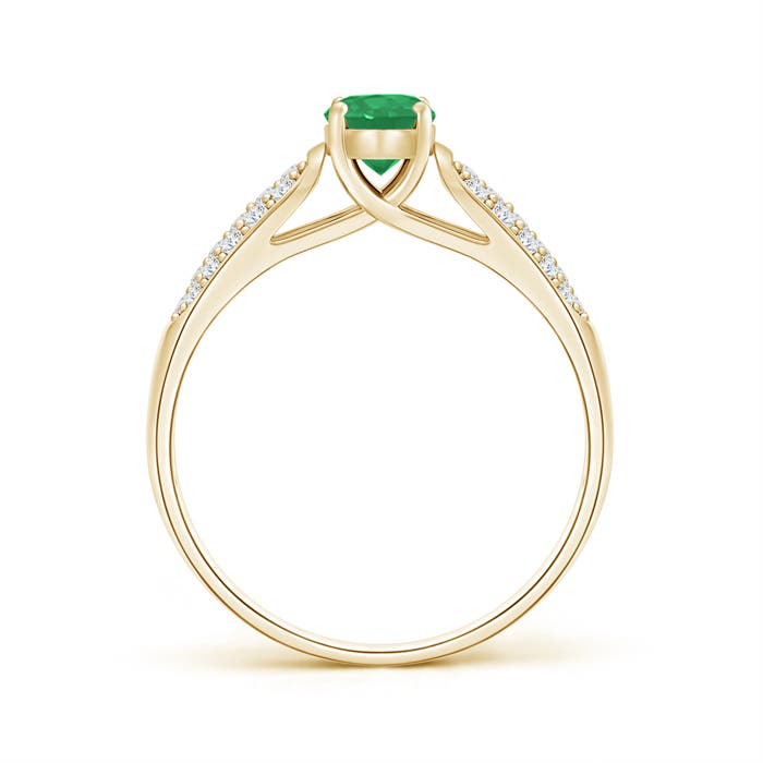 A - Emerald / 0.68 CT / 14 KT Yellow Gold