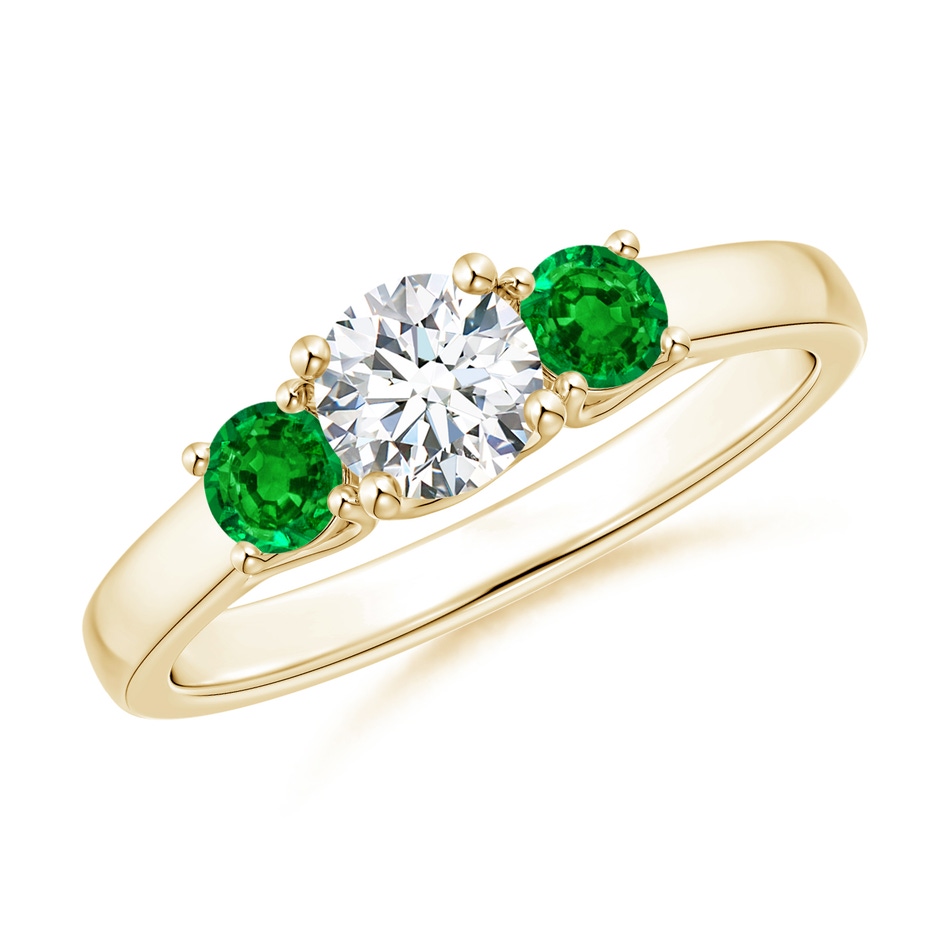 5mm GVS2 Classic Round Diamond and Emerald Three Stone Ring in Yellow Gold 