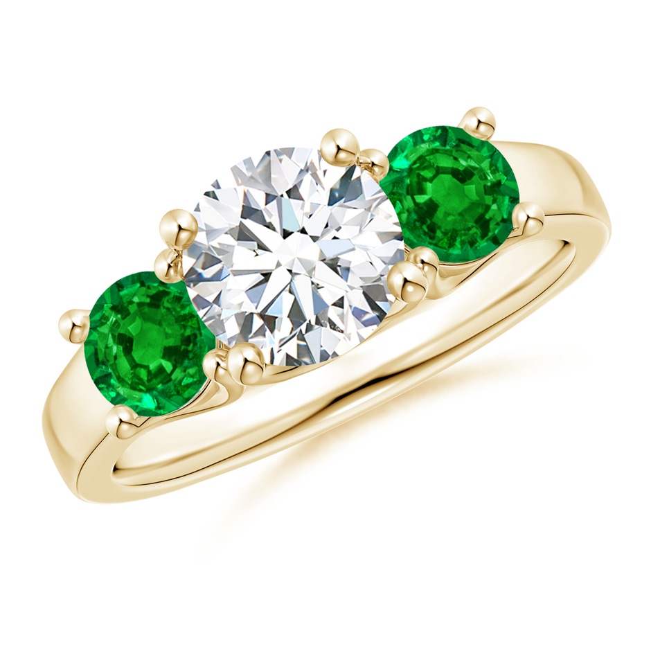 7mm GVS2 Classic Round Diamond and Emerald Three Stone Ring in Yellow Gold 